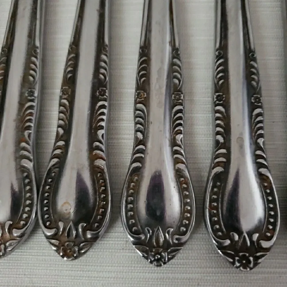 Columbia Stainless Dinner Knives Beaded Floral 8.5